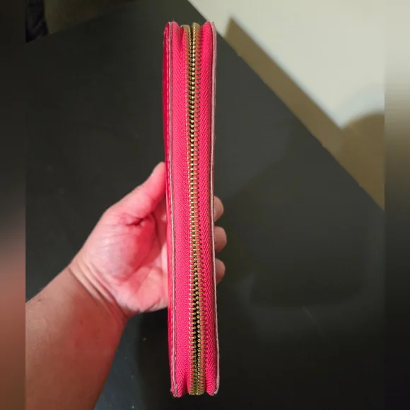 HTF!! Authentic Louis Vuitton pink vernis leather zip wallet in good condition Wallets